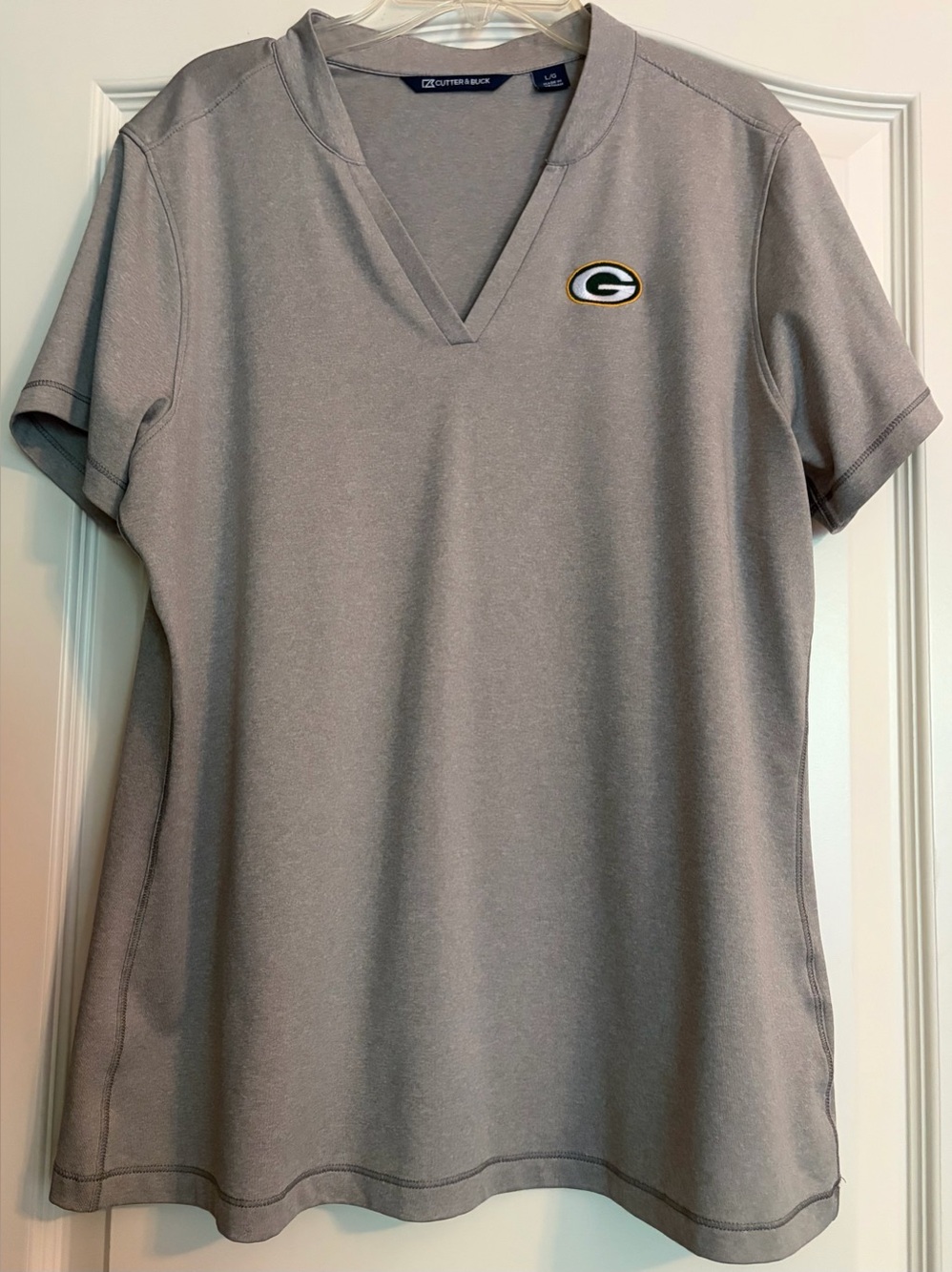 WOMENS GORGEOUS PACKERS VNECK BY CUTTER & BUCK